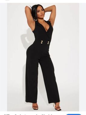 Almost Famous Black V-Neck Sleeveless Top